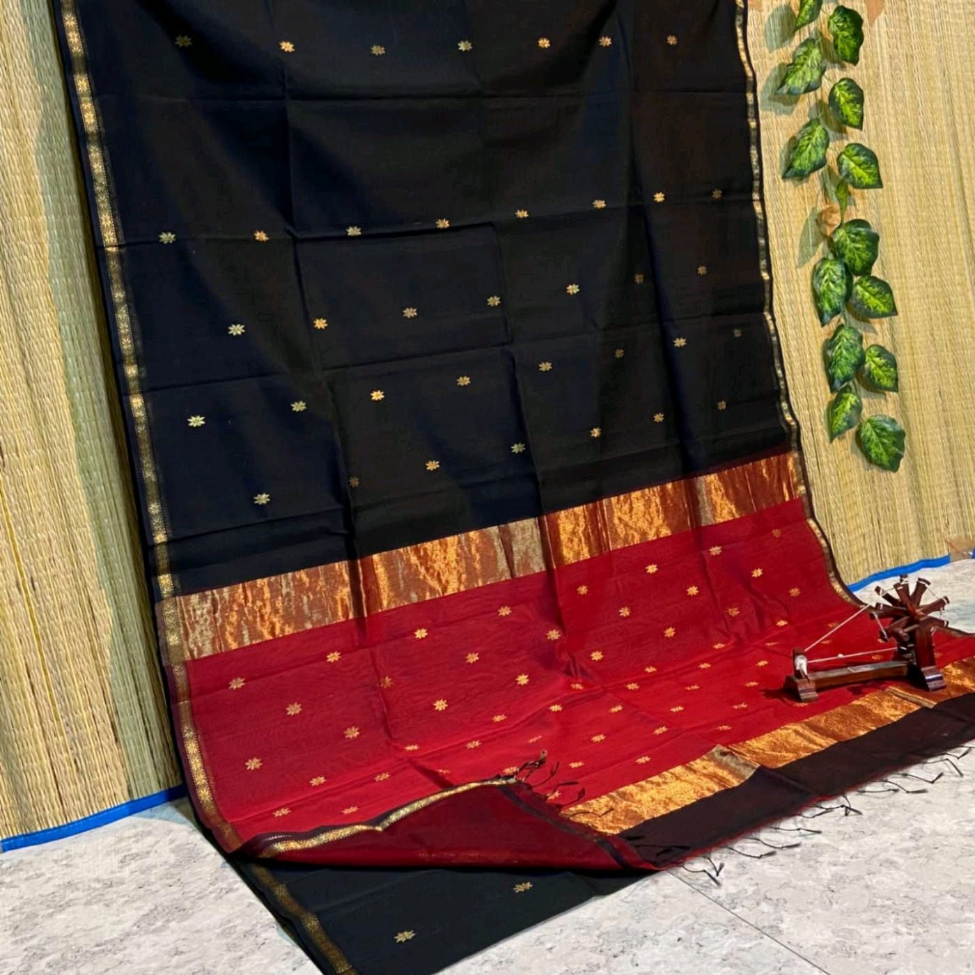 Maheshwari zari weaving work Handloom cotton silk
